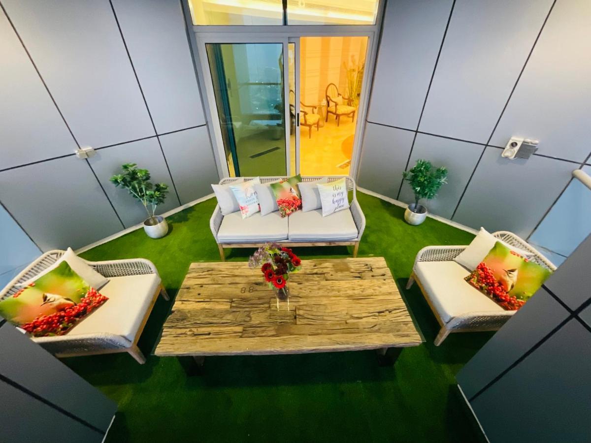 Marina Sky Penthouse Apartment